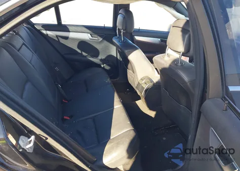 2013 Mercedes-Benz C 300 Luxury 4Matic/Sport 4Matic z USA, uszkodzony, nr VIN WDDGF8AB3DR284260